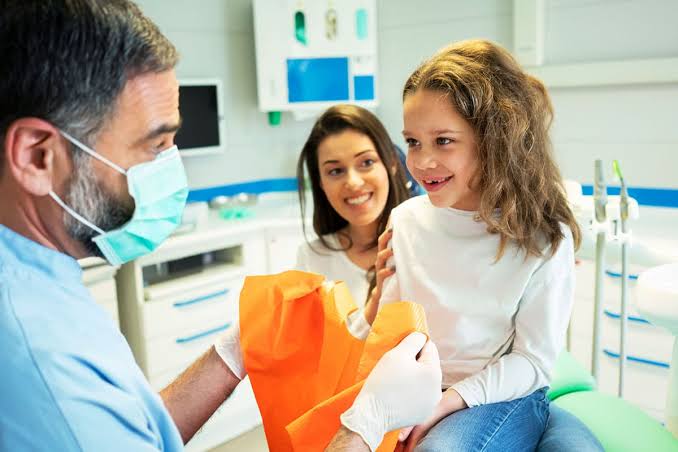 Child dental visit, illustrative dental-care visual